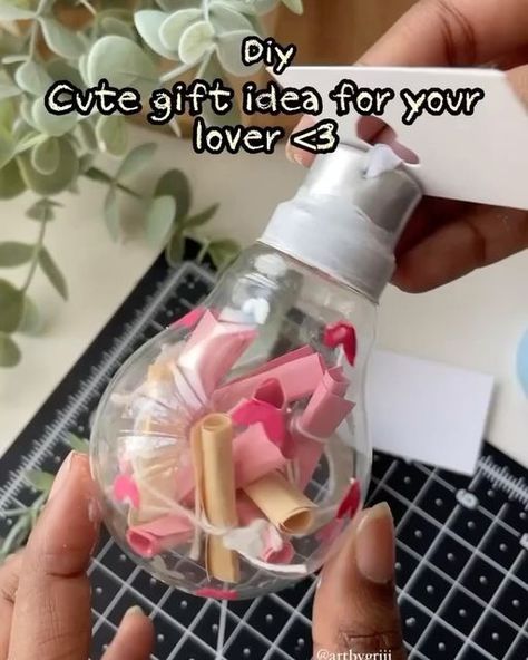 Grishma 🤍 | cute diy projects & gift ideas on Instagram: "5 SUPER CUTE gift ideas that you can make! 💖🪐🎀SWIPE>>>>>

#diy #giftideas #diygift #diygiftideas #birthday #friendship #scrapbook #lovejournal #lovequotes #lovestory #lovesongs #photogifts #photoframe #lovejar #giftsforhim #giftsforher #giftsforfriends #kisskiss #ａｅｓｔｈｅｔｉｃ #aestheticposts #quotes #quotesdaily" Friendship Scrapbook, Diy Cards For Boyfriend, Small Diy Gifts, Diy Gift For Bff, Handmade Gifts For Boyfriend, Cute Gift Ideas, Diy Best Friend Gifts, Handmade Gifts For Friends, Diy Crafts Love