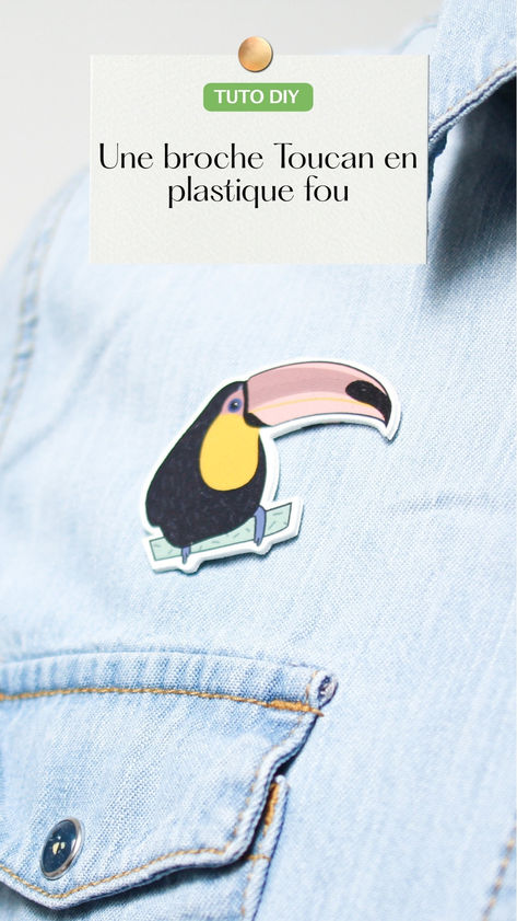 Broche toucan épinglée sur une chemise en jean Plastic Fou, Pins Diy, Diy Pins, Do It Yourself, Do It, Pastel, Lifestyle, Pins, Fimo