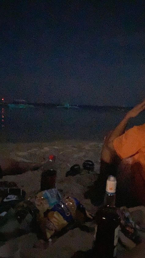 Dagat Prank Picture Night, Beach Prank Picture Night, Drinking With Friends Snapchat, Inom Prank Picture, Dagat Prank Picture, Alak With Friends, Night Alcohol Snapchat, Beer Aesthetic Drinking, Alcoholic Snapchat