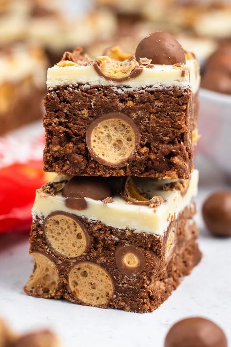 No Bake Traybake Recipes Fridge Cake, Healthy Tray Bakes, Tray Bake Desserts, Christmas Tray Bakes, No Bake Traybake Recipes, Malteser Recipes, Scottish Bakery, Malteser Tray Bake, Tiffin Cake