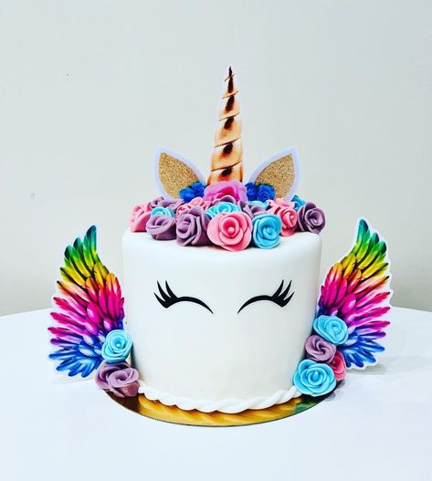 Unicorn Cake Ideas, Unicorn Birthday Party Cake, Mermaid Pool Parties, Mermaid Pool, Unicorn Themed Birthday Party, 6 Birthday, Unicorn Birthday Cake, Unicorn Cupcakes, 9th Birthday Parties