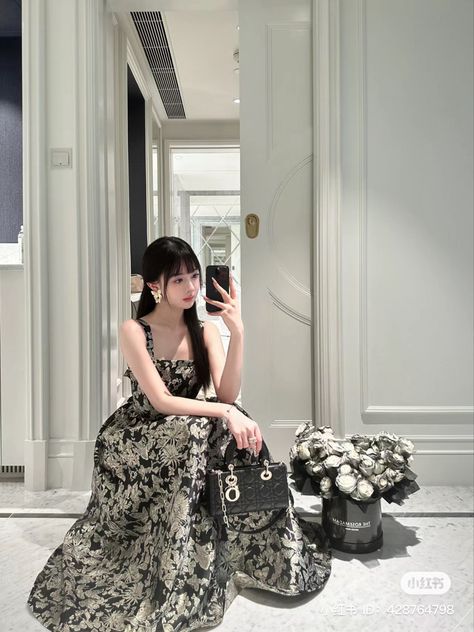 Rich Korean Aesthetic, Rich Asian Woman Aesthetic, Uzzlang Dress Outfit, Rich Asian Girl Aesthetic, Elegant Douyin Outfits, Korean Rich Girl Outfit, Korean Fashion Elegant, Elegant Girl, Friend Poses Photography