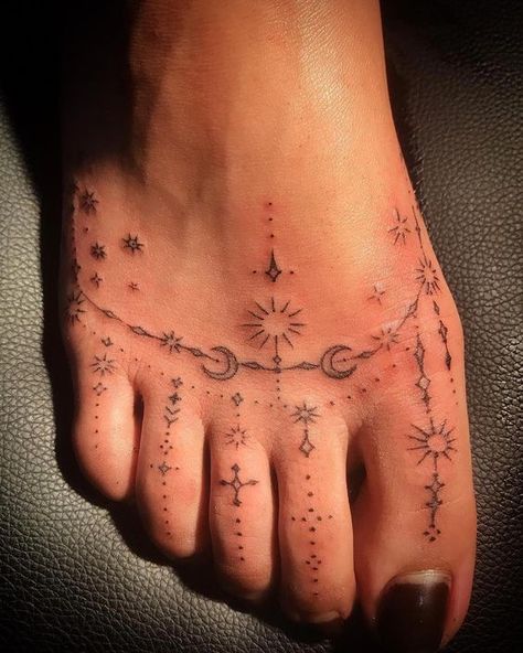 Toe Tattoo, Tattoos Back, Toe Tattoos, Tattoos Quotes, Moon Tattoos, Quotes Meaningful, Back Of Neck Tattoo, Handpoke Tattoo, Inspiration Tattoos