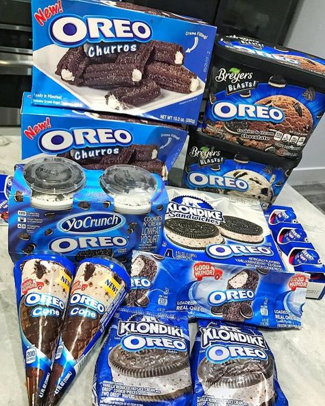 Weird Oreo Flavors, Oreo Flavors, Sleepover Food, Junk Food Snacks, Milk Shakes, Köstliche Desserts, Food Goals, Cute Desserts, Food Snacks