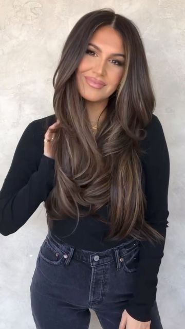 Chrissy Rasmussen on Instagram: "22 inch @habithairx hand tied wefts in Caramel Brownie & Brownie Batter 🥳 Also available in Clip-in extensions 🤩 at habithairx.com// @habitextensionmethod hidden w/ @holliewdwrd @olaplex #olaplex" Long Brunette Hair Side Part, Extensions Hair Brown, Caramel Hair Extensions, Brown Extensions Hair, Brownie Batter Highlights, Brownie Batter Brown Hair, Brunette With Extensions, Brownie Batter Hair Color Dark, Long Brown Extensions