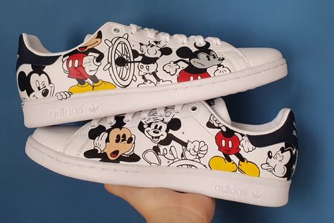 Colors
Art 
Custom art 
Mickey mouse 
Custom Sneakers 
Adidas Adidas Custom, Mickey Mouse Shoes, Shoe Painting, Painting Shoes, Custom Adidas, Minnie Mouse Outfits, Air Force 1 Custom, Disney Shoes, Sneaker Art