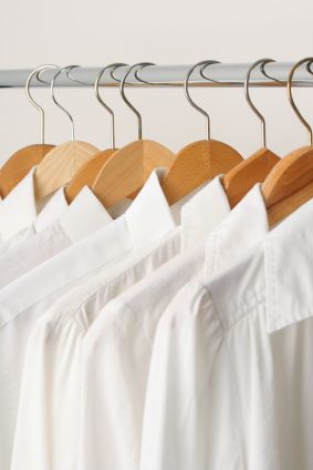 MUST: crisp white dress shirts are a wardrobe staple (preferably men's custom fit) White Dress Shirts, Custom Dress Shirts, Dapper Mens Fashion, White Shirt Men, Michael Kors Men, Dapper Men, Crisp White Shirt, Mens Fall, White Shirt Dress