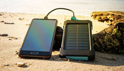 10 Genius Ways to Charge a Phone Without a Charger Solar Powered Charger, Diy Solar Charger, Solar Powered Phone Charger, Solar Phone Charger, Solar Attic Fan, Solar Power Charger, Solar Power Energy, Solar Battery Charger, Portable Solar Power