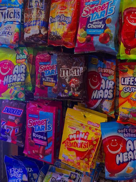 Theatre Snacks, Movie Theater Snacks, Candy Salad, Movie Candy, Sleepover Snacks, Movie Snacks, Popular Snacks, Theater Room, Food Drinks Dessert