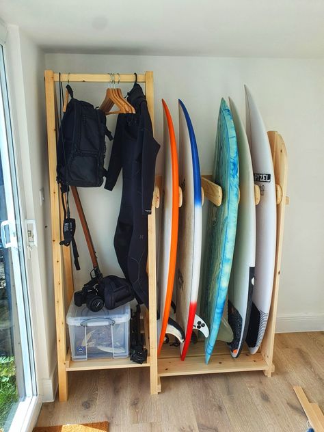 Small Space Surfboard Storage, Surfboards In Bedroom, Surf Rack Ideas, Indoor Surfboard Rack, Outdoor Surfboard Rack, Surf Storage Ideas, Paddle Board Storage Diy, Diy Surf Rack, Surfboard Rack Diy Stand Up