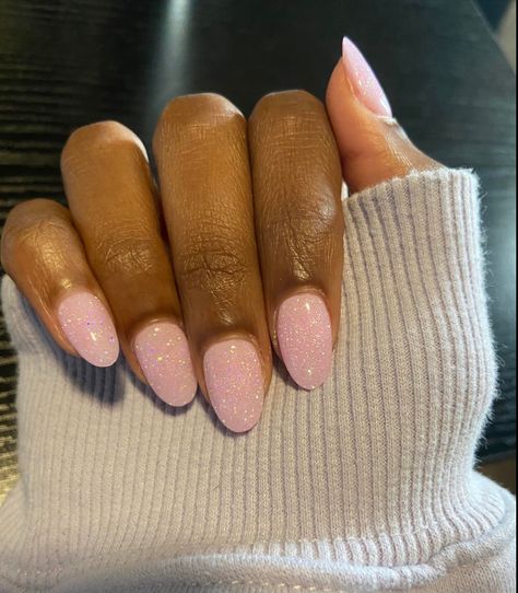 Glitter Round Nails, Light Pink Glitter Nails, Square Round Nails, Round Square Nails, Shellac Nail Colors, Acrylic Nails Almond Shape, Nye Nails, New Years Eve Nails, Pink Glitter Nails