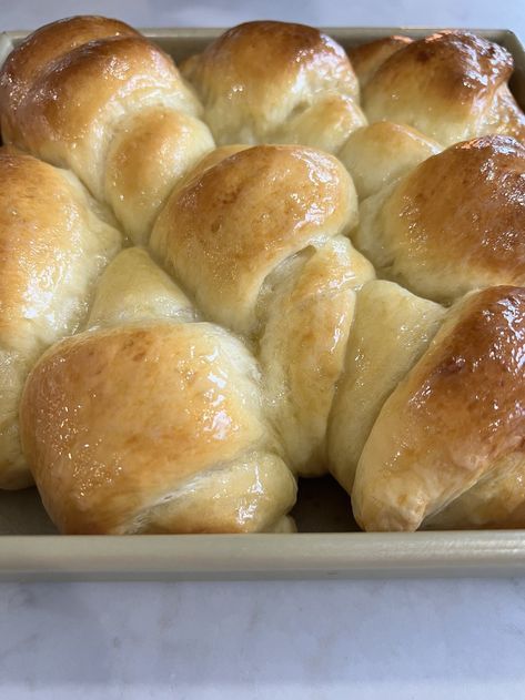 Fluffy Condensed Milk Bread, Bread Croissant, Asian Baking, Croissant Rolls, Condensed Milk Bread, Asian Bakery, Roll Dough Recipe, Croissant Roll, Asian Cake