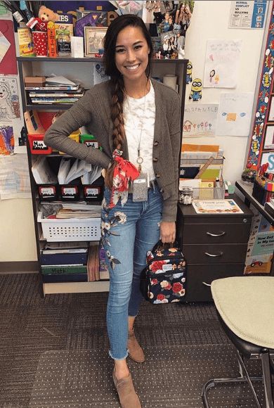 20 Classroom Appropriate Outfit Ideas for Teachers 2019 Outfit Ideas For Teachers, Teacher Work Outfit, Outfits For Teachers, Casual Teacher Outfit, Tips For School, Teacher Outfit Ideas, Young Teacher Outfits, Work Appropriate Outfits, Teacher Attire