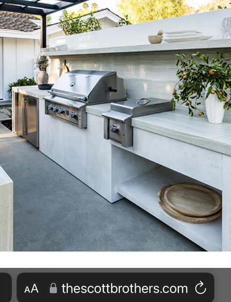 Outdoor Barbecue Countertops, Stucco Bbq Island, Outdoor Kitchen On Patio, Small Backyard Kitchen, Minimalist Outdoor Kitchen, White Outdoor Kitchen, Outdoor Kitchen White, Outdoor Kitchen Counter, Concrete Outdoor Kitchen