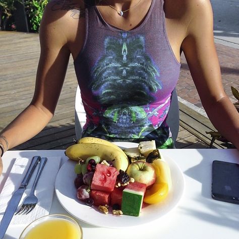 Reminiscing about past tropical holidays Vegan Girl Aesthetic, Freelee The Banana Girl, Vegan Aesthetic, High Carb Low Fat Vegan, Girl Lifestyle, High Carb, Eat To Live, Low Carb High Fat, Fruit And Veg