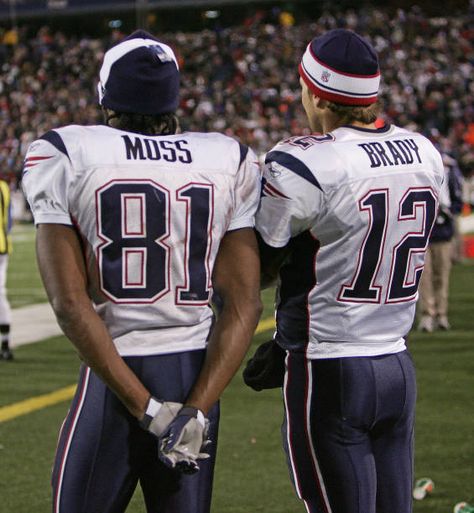 Randy Moss Patriots, New England Patriots Wallpaper, Randy Moss, Nfl Flag, Nfl Football Pictures, Kobe Bryant Pictures, Ravens Football, Nfl Football Players, Nfl Photos