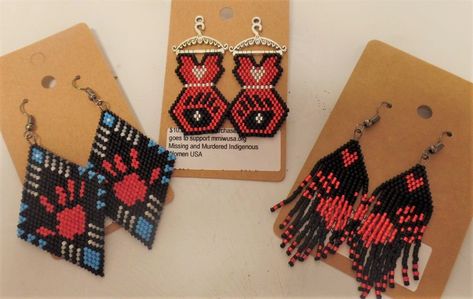 Beaded Dress Earrings, Mmiw Earrings, Indigenous Beaded Earrings, Indigenous Beadwork, Earring Inspo, Native Beading, Seed Bead Jewelry Patterns, Beaded Stuff, Beaded Earrings Native