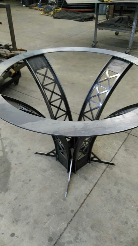 Cnc Metal Furniture, Metal Fabrication Ideas, Metal Fabrication Projects, Welded Furniture, Wrought Iron Furniture, Room Decoration Ideas, Wooden Room, Industrial Design Furniture, Metal Furniture Design