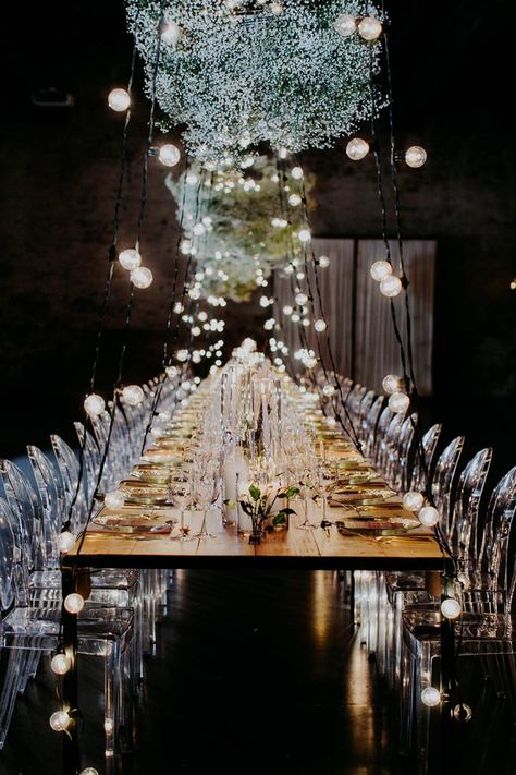 Industrial Tablescape Inspiration With Dreamy Floral Clouds #babiesbreathweddingflowers #newyorkweddingvenues #acrylicweddingdetails Wedding Dinner Ideas, Intimate Wedding Dinner, Small Wedding Ideas, Smallest Wedding Venue, Tablescape Inspiration, Small Intimate Wedding, Rustic Chic Wedding, Wedding Dinner, Large Weddings