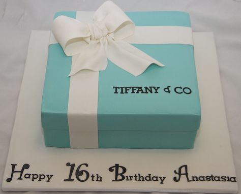 Tiffany gift box cake | Koula Kakopieros | Flickr Tiffany Blue Cakes, Chanel Birthday Cake, Tiffany Theme Party, Breakfast At Tiffanys Party Ideas, Tiffany Themed Bridal Shower, Tiffany Birthday Party, Surprise Birthday Cake, Tiffany Gifts, Tiffany Birthday