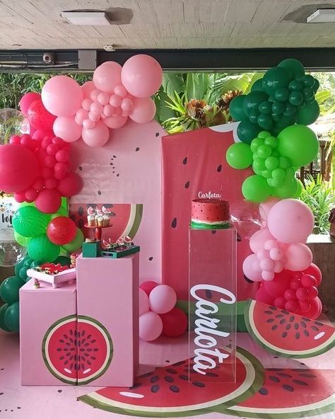 Watermelon Balloon Garland, Melon Birthday Party Ideas, Watermelon Party Ideas, Watermelon Birthday Party Decorations, Watermelon Decorations, Birthday Party Paper Decorations, Watermelon Birthday Party, Tutti Frutti Birthday Party, Fruit Birthday Party