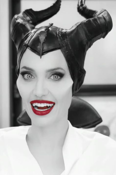 This Video of Angelina Jolie Slowly Morphing Into Maleficent Is Absolutely Mesmerizing Cheekbones Makeup, Maleficent Makeup, Angelina Jolie Makeup, Huda Beauty Lashes, Angelina Jolie Maleficent, Eyeliner Eyelashes, Maleficent Movie, High Fashion Makeup, Well Well