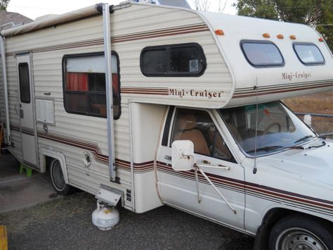 Classic (1977-1993) Toyota Class C RV North American Classifieds - 1985 Mini Cruiser Motorhome For Sale by Owner in Cottonwood, Arizona | Price: $6,000. Cottonwood Arizona, Toyota Motorhome, Mini Motorhome, Toyota Camper, Cheap Rv, Conversion Vans, Cottonwood Az, Motorhomes For Sale, Class C Rv