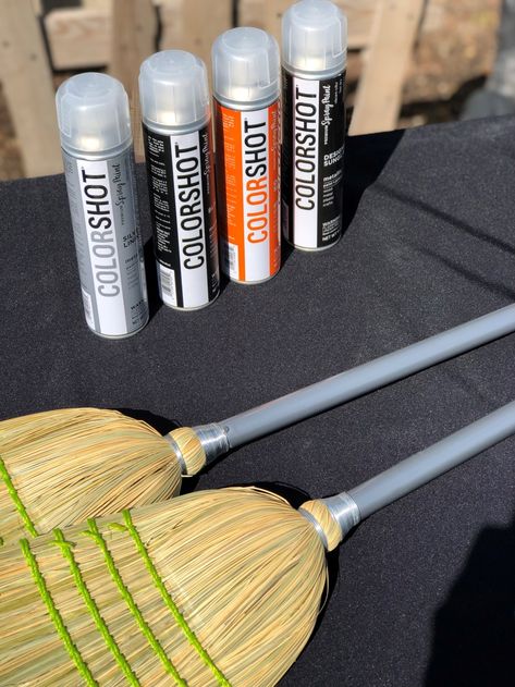 COLORSHOT Halloween Decor DIYs: Witch Brooms Halloween Decor Crafts, Outdoor Witch, Halloween Decorations Outdoor Porch, Witch Brooms, Diy Halloween Witch, Simple Halloween Decor, Halloween Garage, Halloween Witch Brooms, Halloween Brooms