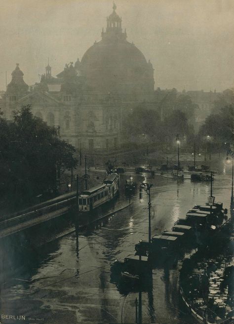 Berlin Nov  1930 Babylon Berlin Aesthetic, Old Photos Aesthetic, 1930 Architecture, 1910 Aesthetic, Black And White Old Photos, 1910s Aesthetic, 1930s Berlin, 1930 Aesthetic, 1930s Germany