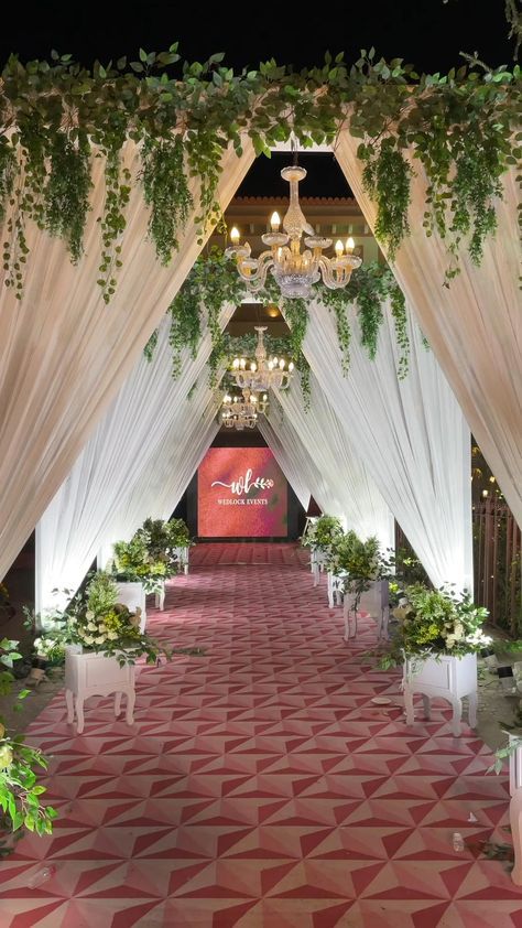 Wedding Entrance Decoration, Wedding Walkway, Wedding Tent Decorations, Wedding Decorations Ideas, Engagement Stage Decoration, Reception Stage Decor, Simple Stage Decorations, Night Wedding Decor, Event Entrance