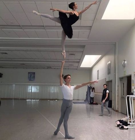 Ballet Couple, Dance Pointe, World Ballet Day, Dancer Lifestyle, Ballet Moves, Ballet Pictures, Dance Forever, Ballet Exercises, Ballet Beauty