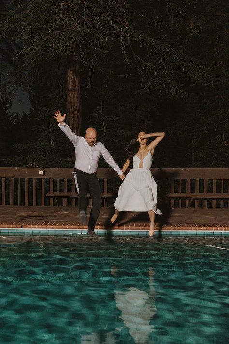 Swimming Pool Engagement Photos, Pool Engagement Photos, Speakeasy Elopement, Pool Couple, Backyard Wedding Pool, Engament Photos, Pool Shoot, Night Pool Party, Pool Poses