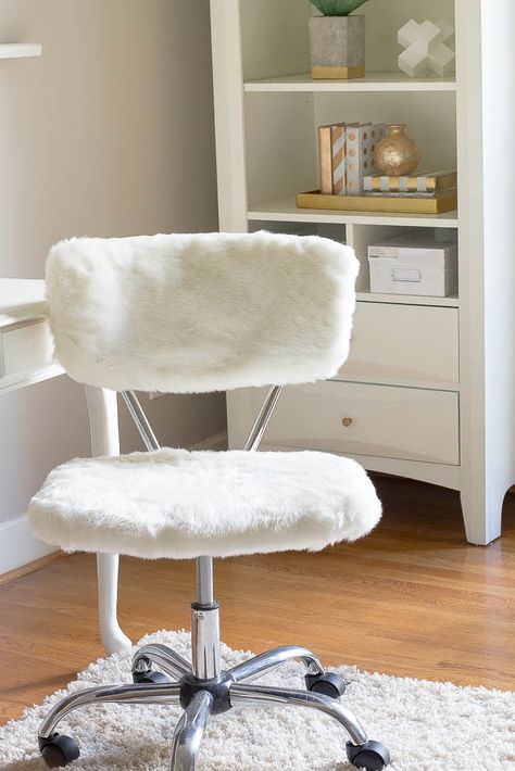 Fur office chairs are expensive but you can easily make your own fur covered office chair with an old fur coat and old office chair. Fur Desk Chair, Grunge Desk Chair, Cheap Desk Chair, Cute Beanbag Chairs, Fluffy Spinny Chair, Desk Chairs Cheap, Cool Desk Chair, Spiny Chair, Cute Chairs For Desk