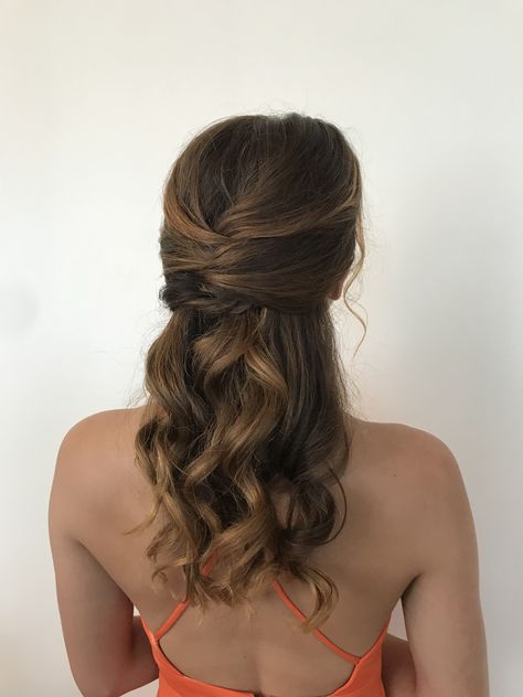 Hairstyle Fir Wedding Guest, Nice Hairstyles For Wedding Guest, Braid Hairstyles Wedding Guest, Wedding Guest Hairdo Medium Lengths, Wedding Guest Hairstyles For Layered Hair, Wedding Guest Hair Styles For Medium Length Hair, Medium Hair For Wedding Guest, Thick Hair Bridesmaid Hairstyles, Middle Length Hair Updo