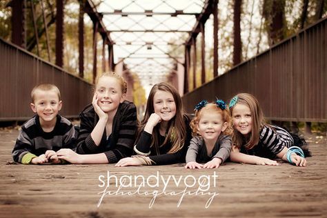 4 Kids Christmas Pictures, 5 Siblings Photography Poses, Cousin Pics Group Poses, 5 Siblings Picture Ideas, 5 Sibling Photography, 5 Kids Family, Grandkids Photo Shoot, Kids Picture Ideas, Cousin Photoshoot Ideas