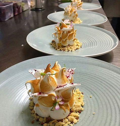 @phils_kitchen_nz -  Beautiful Lemon meringue photo from todays lunch service. - #CulinaryTalents  #lemonmeringue . Lemon Meringue Pie Plating, Meringue Plated Dessert, Meringue Plating, Lemon Pavlova, Restaurant Desserts, Best Lemon Meringue Pie, Lemon Meringue Cheesecake, Fine Dining Desserts, Gourmet Food Plating