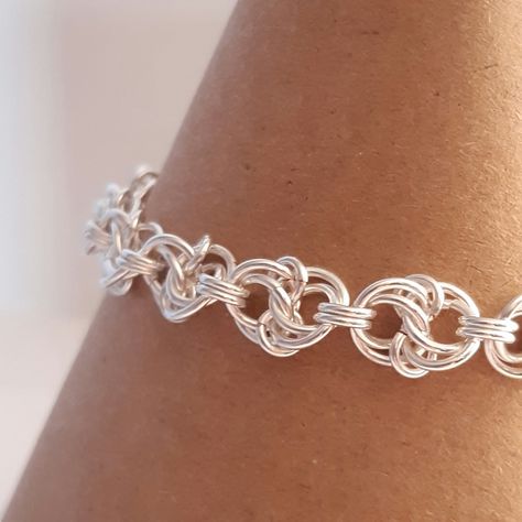 Chainmaille Jewelry Patterns, Diy Wire Jewelry Rings, Wire Jewelry Patterns, Celtic Spiral, Celtic Bracelet, Chainmaille Jewelry, Wire Jewelry Rings, Link Jewelry, Chainmail Jewelry