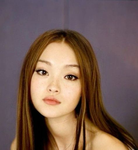 90s Makeup Looks Natural, Lee Hyori Makeup, 90s Japanese Makeup, Asian 90s Makeup, 2000s Asian Makeup, 90s Asian Makeup, 90s Aesthetic Makeup, No Mascara Makeup Look, Asian 90s