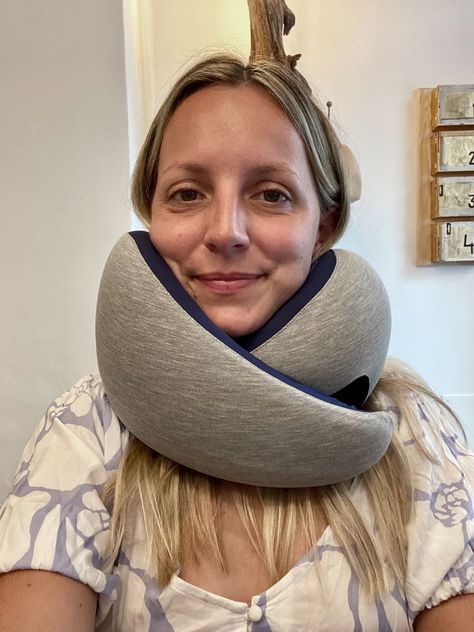 Best Neck Pillows For Travel, Best Travel Neck Pillow, Best Neck Pillow For Flying, Travel Pillow Hack, Best Travel Pillow Airplane, Travel Neck Pillow Diy, Traveling Pillow, Travel Pillow Diy, Pillow Hacks