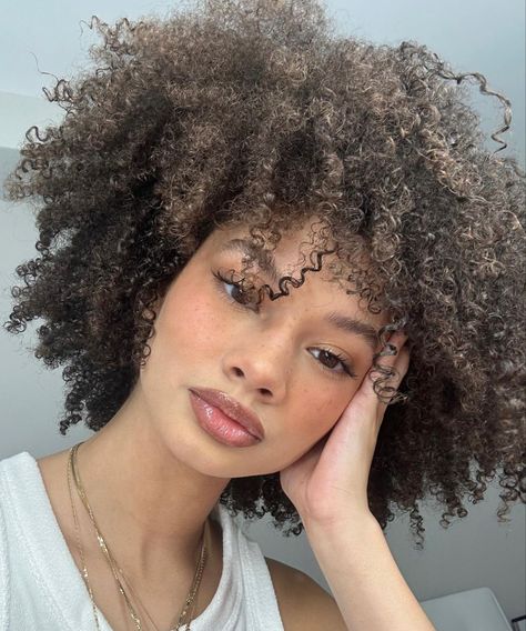 Mussette Instagram, Hannah Mussette, April 20, Pose Reference Photo, Light Skin, Black Girls Hairstyles, About Hair, Pose Reference, Hair Goals