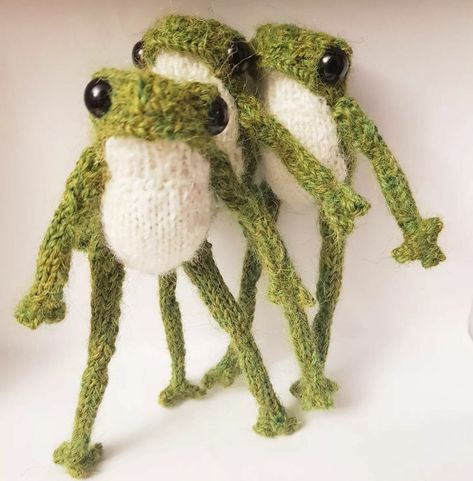 Forestcore Crochet, How To Crochet A Frog, Crocheted Frog, Crochet Frog Pattern, Knitted Frog, Frog Crochet Pattern, Frog Crochet, Stunning Hairstyles, Knitting Tips