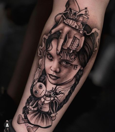 Wednesday Tattoo, Laura Ortiz, Punk Tattoos, Tim Burton Tattoo, Horror Movie Tattoos, Gangsta Tattoos, Black White Tattoos, Movie Tattoos, Clever Tattoos