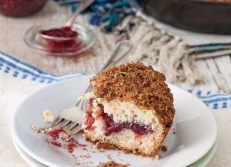 Raspberry Jam Coffee Cake with Pistachio Streusel Jam Coffee Cake, Cake With Pistachio, Cube Cake, Cake Recipes At Home, Cake Writing, Coffee Cake Recipe, Favorite Cookbooks, Coffee Cake Recipes, Streusel Topping