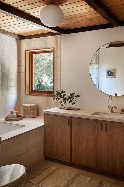 Midcentury Tile, Wabi Sabi Bathroom, Brick Bathroom, Warm Bathroom, Fireclay Tile, Casa Container, Bathroom Trends, Bathroom Renos, Round Mirror