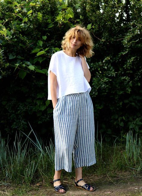 Women Hats Fashion, Older Women Fashion, Women Fashion Edgy, Womens Fashion Edgy, Wide Leg Linen Pants, Outfit Look, Pinterest Fashion, Pantalon Large, Womens Fashion For Work