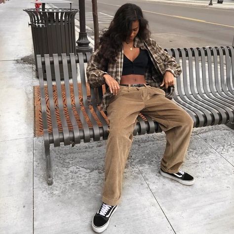 Vans Sneakers Outfit, Old Skool Outfit, Vans Old Skool Outfit, Edgy Grunge Style, Grunge Outfit Inspiration, Trendy Outfits With Sweatpants, Flannel Outfit, Fashion Me Now, Grunge Fashion Soft