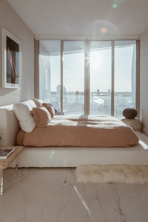 Miami Apartment Decor, Night Palm, White Platform Bed, Florida Apartments, Miami Decor, Miami Apartment, Miami Interiors, Condo Bedroom, Miami Interior Design