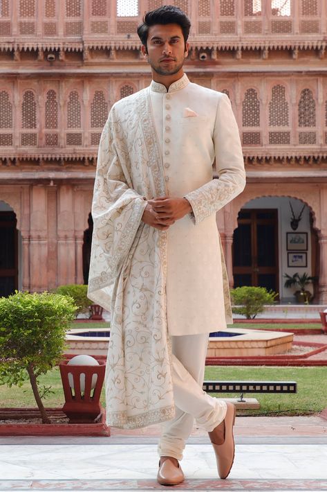 Cream Embroidered Sherwani Set Design by Vanshik at Pernia's Pop Up Shop 2022 Sherwani Dupatta For Men, Sherwani With Dupatta, Engagement Outfits Indian, Indian Wedding Look, Reception Dress For Men, Groom Indian Wedding Outfits, Cream Sherwani, Engagement Dress For Groom, Nikkah Outfit