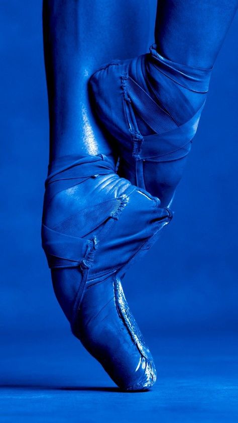 Ballet Wallpaper, Badass Drawings, Dance Wallpaper, Blues Dance, Everything Is Blue, Ballet Poses, Catty Noir, Dancing Aesthetic, Dance Art