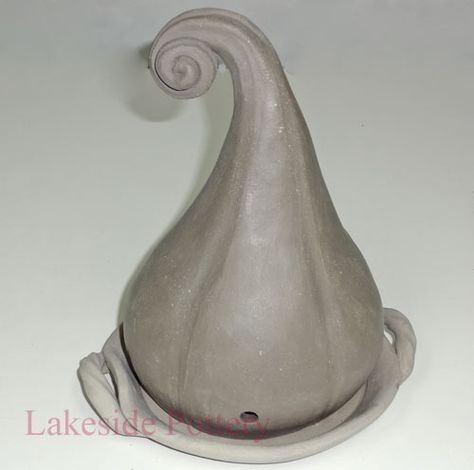 Hand Building Pottery Project Ideas for Teachers and Artists Pottery Garlic Keeper Handmade, Pottery Garlic Keeper, Garlic Pottery, Ceramic Art Projects, Pottery Project Ideas, Hand Building Pottery, Fish Candle, Garlic Keeper, Dekoratívne Vence